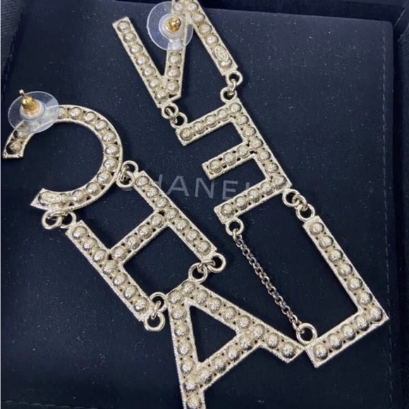 Chanel - Picture 5 of 6